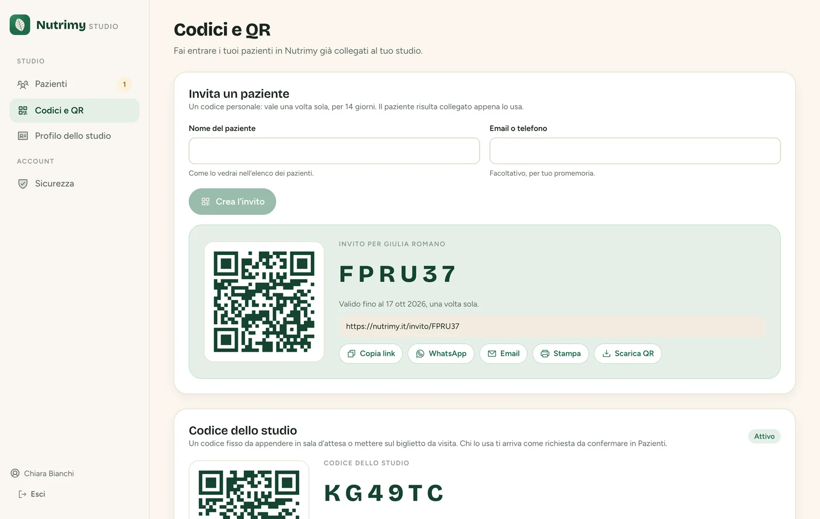 La pagina Codici e QR di Nutrimy Studio: un invito con il codice grande, il QR e i pulsanti per copiarlo, mandarlo su WhatsApp o stamparlo